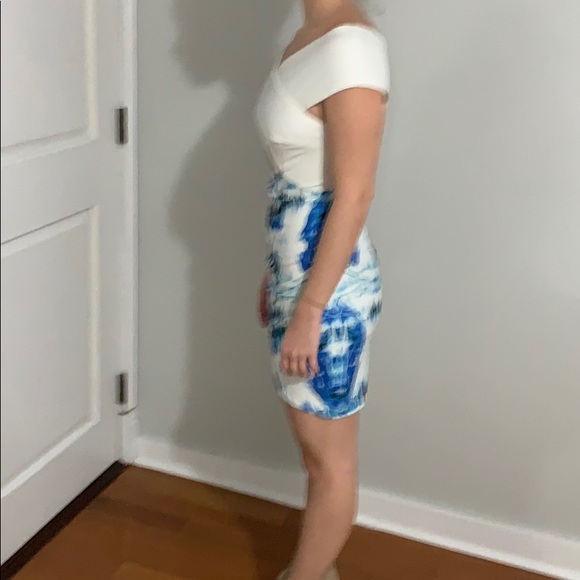 White and blue dress - Picture 3 of 5